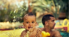 Babyschwimmen in Center Parcs Les Trois Forêts